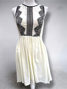 NWT Lady Dutch High Society Cream & Black Eyelash Lace High-Low Dress - Medium